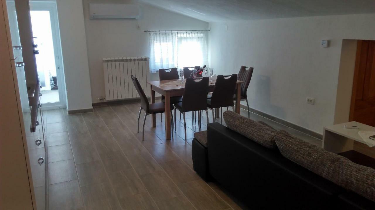 Mali Delfin Apartment Sveti Juraj Exterior photo
